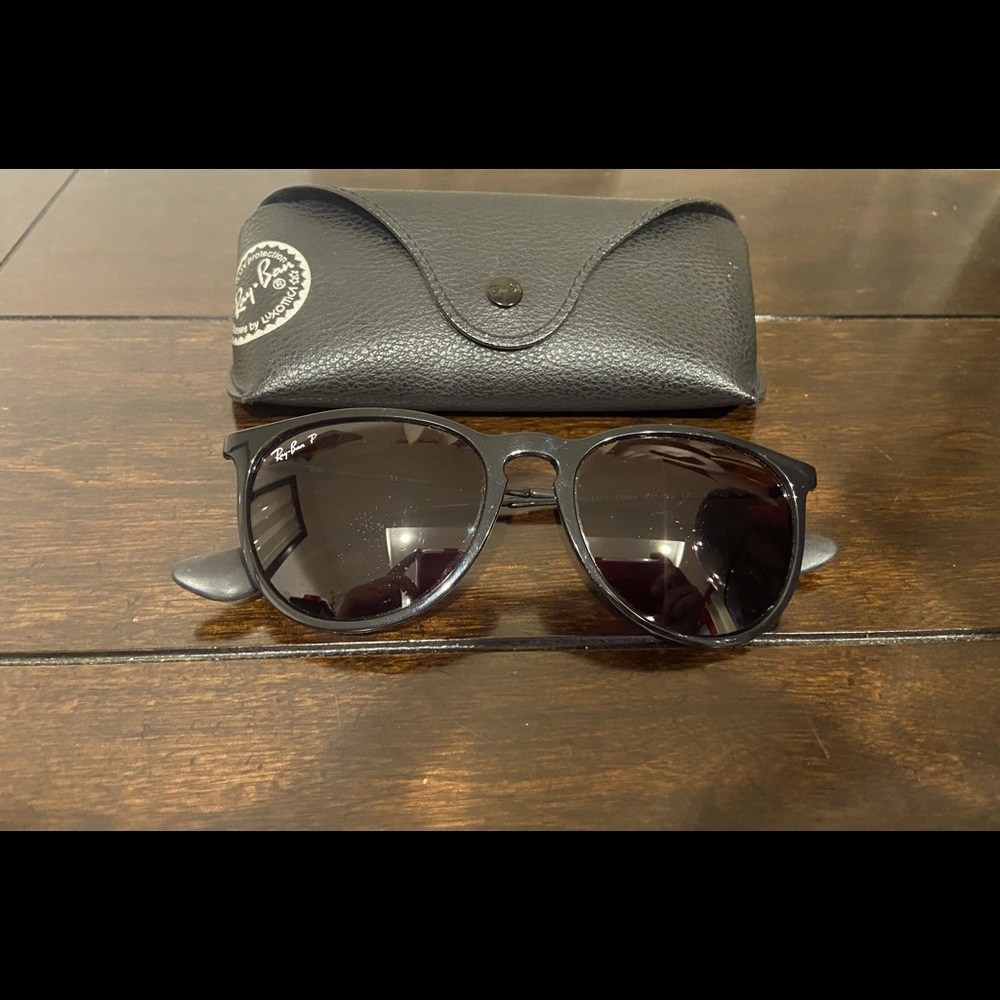 Ray Ban sunglass and they polarized.